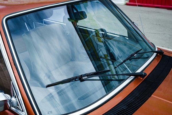 Comment la Mercedes-Benz Classe G gère-t-elle les terrains difficiles pour les aventuriers ?